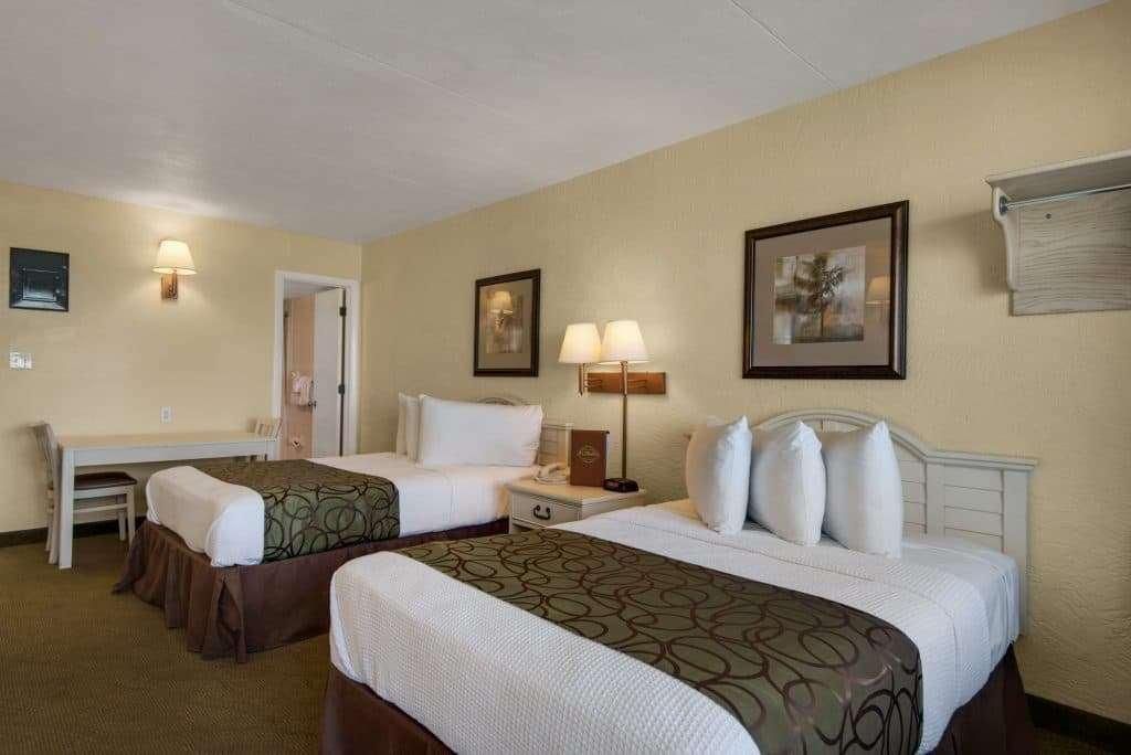 Ramada By Wyndham Panama City Beach / Beachfront Exterior photo