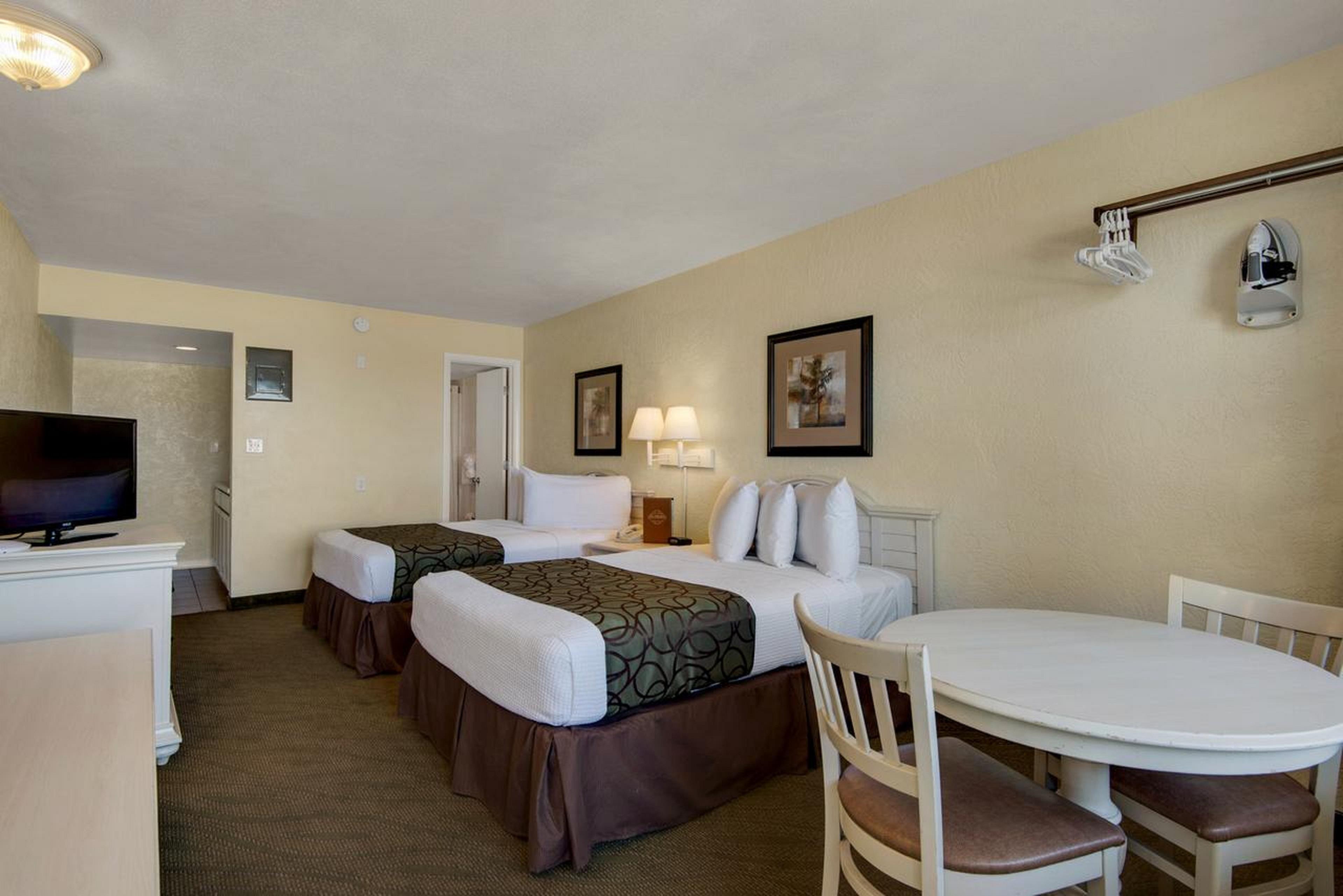 Ramada By Wyndham Panama City Beach / Beachfront Exterior photo