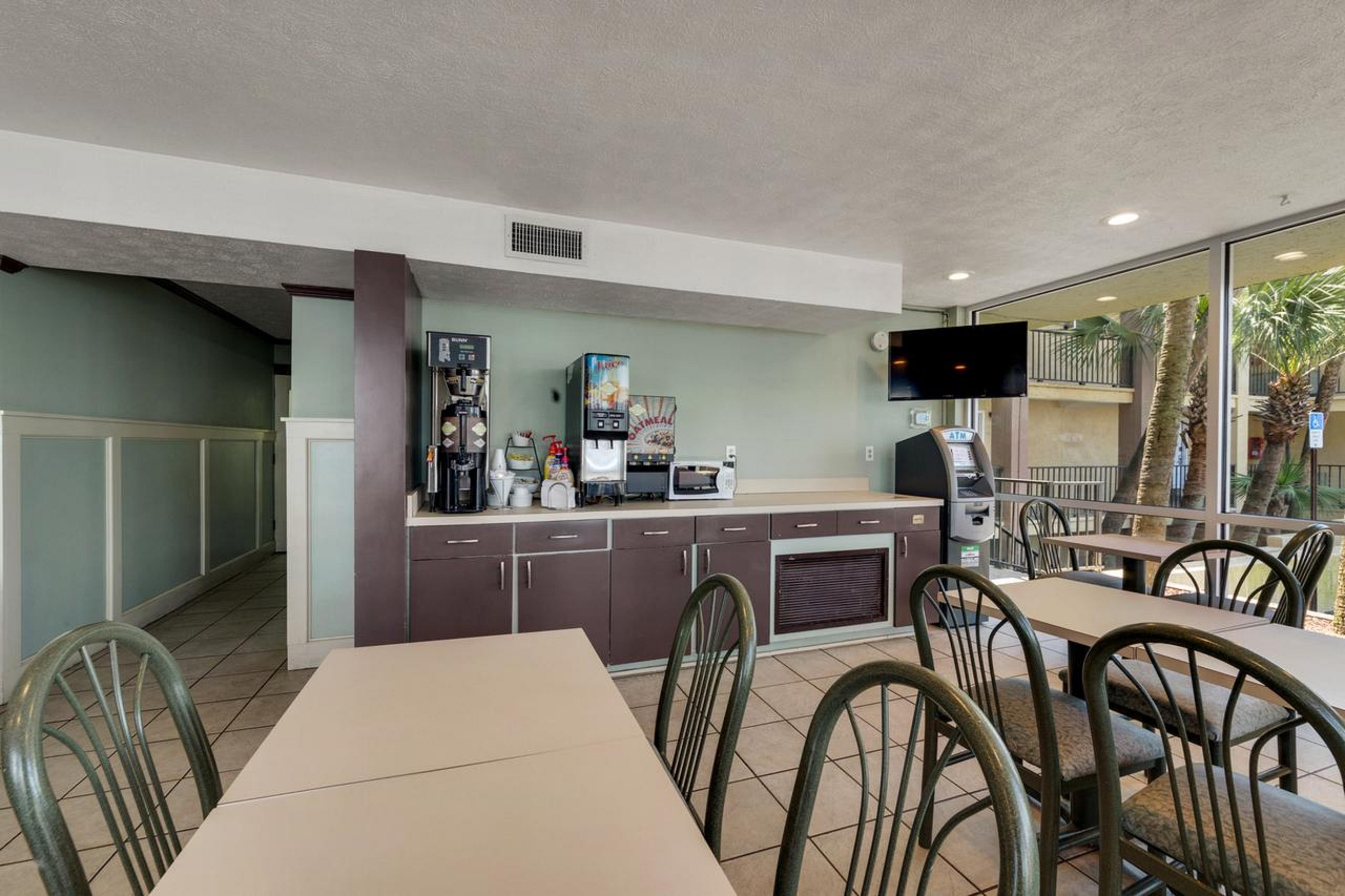 Ramada By Wyndham Panama City Beach / Beachfront Exterior photo