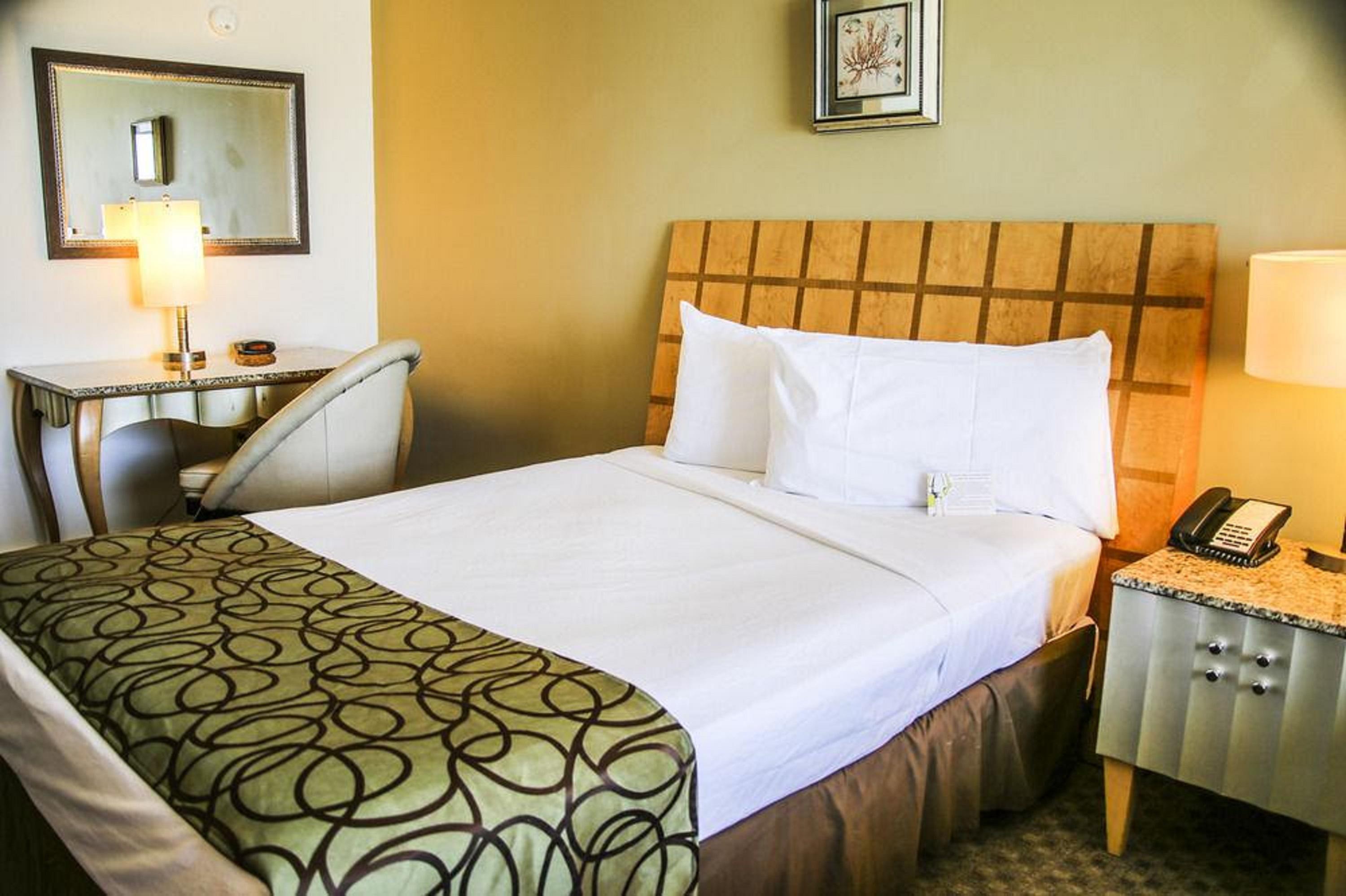 Ramada By Wyndham Panama City Beach / Beachfront Exterior photo