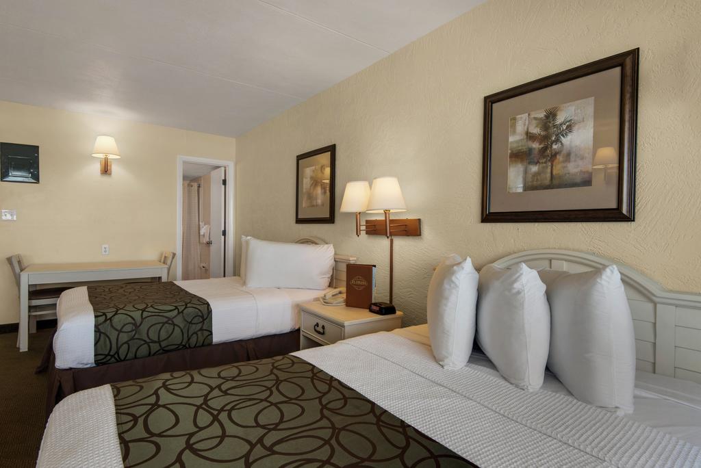 Ramada By Wyndham Panama City Beach / Beachfront Exterior photo