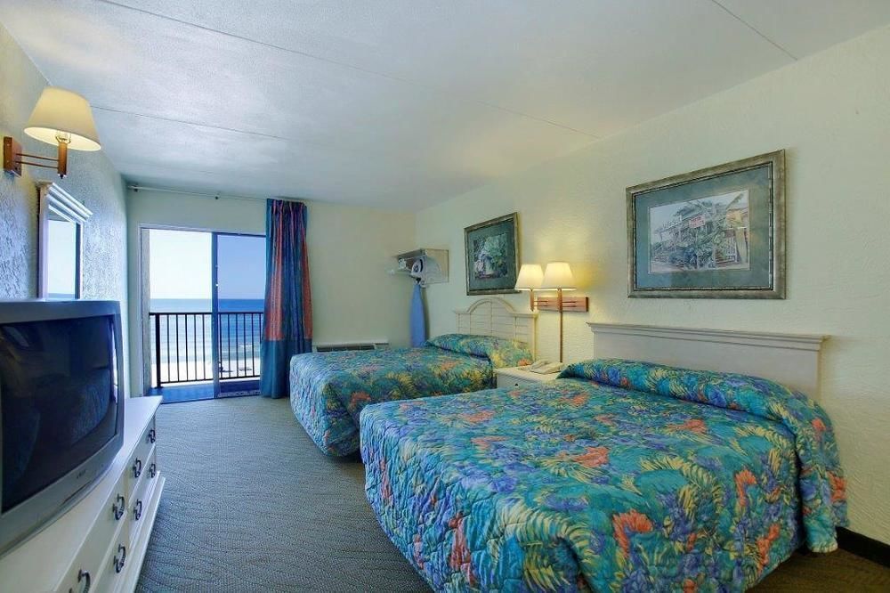 Ramada By Wyndham Panama City Beach / Beachfront Exterior photo